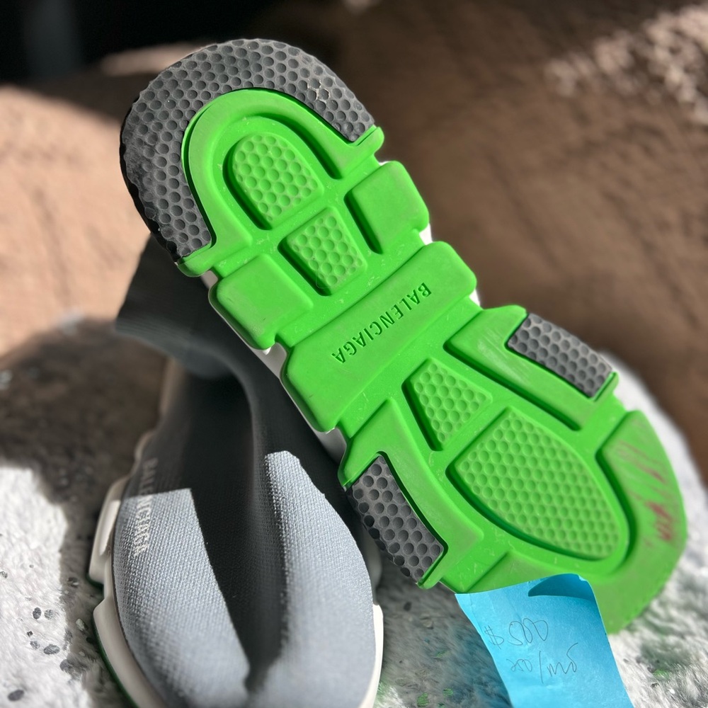 💯 % Authentic. Balenciaga sneakers. Preloved. Size 38. Light gray color. - Picture 5 of 6